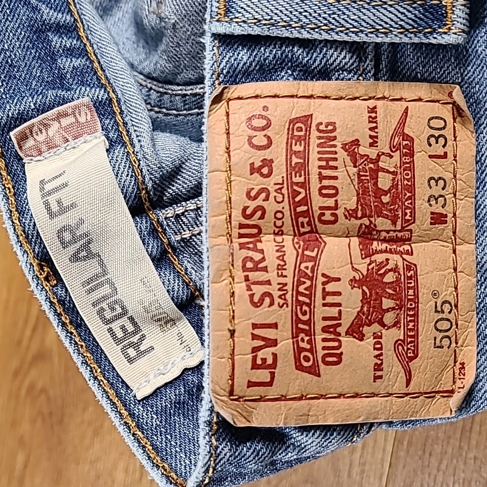 LEVIS 505 1990s VITAGE MENS 33x28 REGULAR FIT PAINT LIGHT WASH STRIGHT JEANS